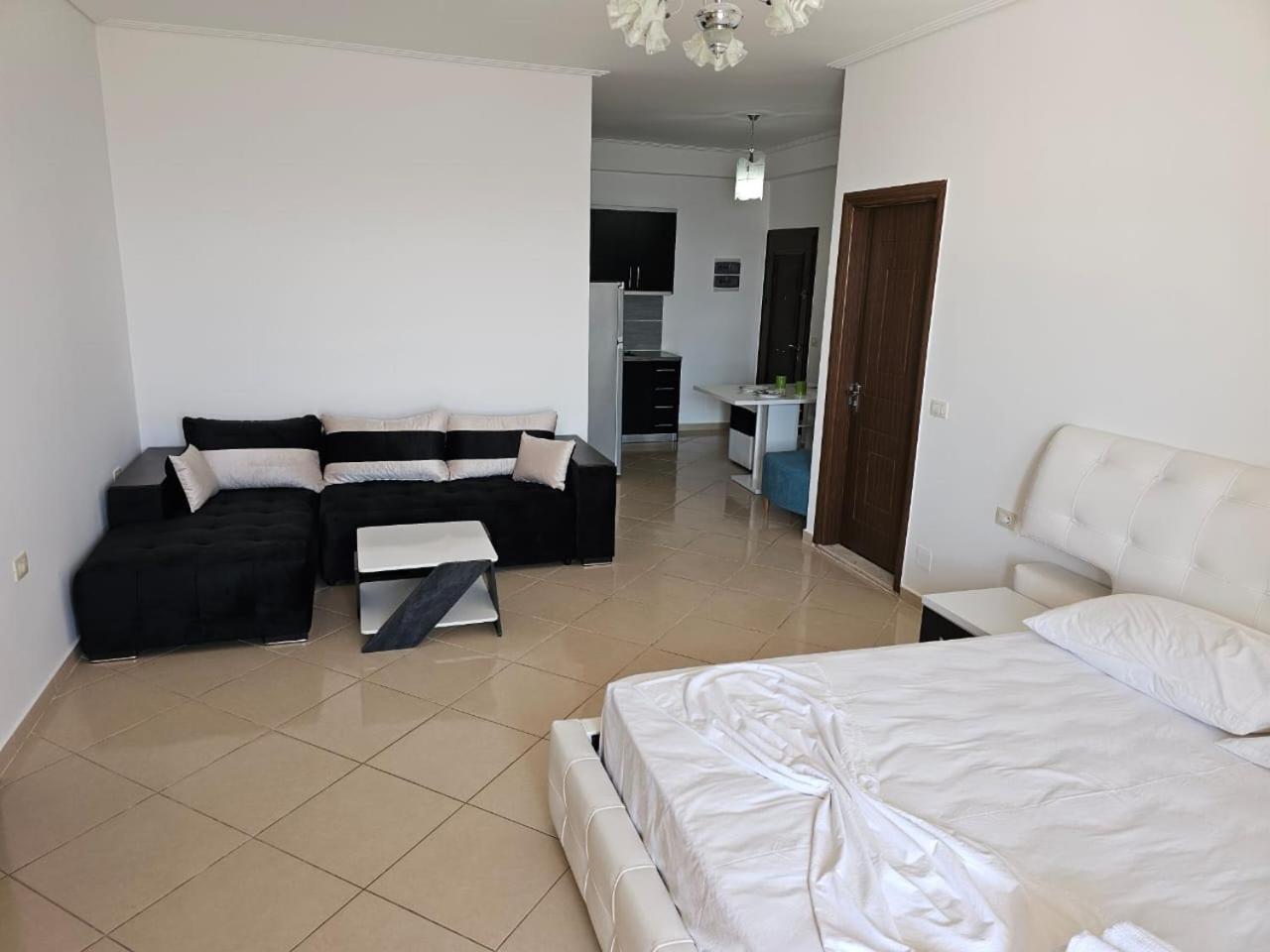 Klajdi Apartaments Sarande Luaran gambar
